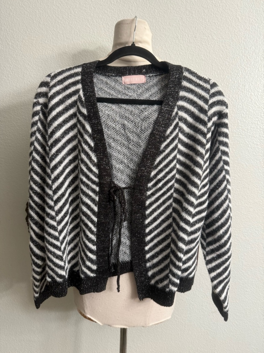 Sweet Kizz Black White Chevron Fuzzy Knit Cardigan Tie Front Size 2X nwt